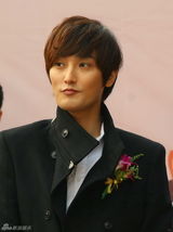 高清图：安七炫f(x)宋茜出席梦想教室落成典礼