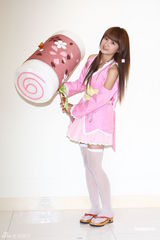 组图：许雅涵化身萌侠女 代言美国线上游戏