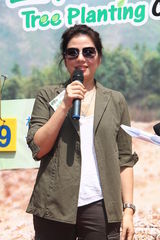 组图：钟楚红找男友要支持环保 送空气和水足够