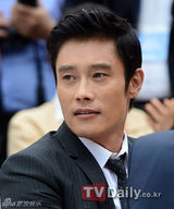 组图：李秉宪林秀晶担任光州双年展宣传大使