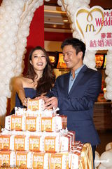 组图：谢婷婷安志杰秀恩爱 亲吻预祝白色情人节