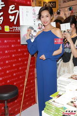 组图：朱茵蓝色裙装性感亮相 否认再孕一切随缘