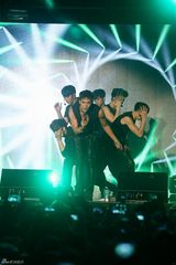 高清组图：2PM首尔开唱 野兽团魅力大爆发