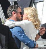 组图：迪亚兹新片热吻ladygaga男友