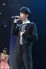 组图：快男上海巡演收官 于湉获封城市之星