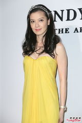 组图：林熙蕾产后复出洒泪 性感辣妈丰满迷人