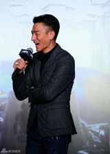 组图：《风暴》庆功 刘德华林家栋基情相拥