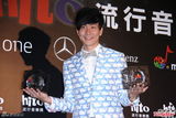 高清图：萧亚轩范玮琪五月天等亮相音乐颁奖礼