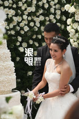 组图：何洁赫子铭大婚360度激情拥吻爱意浓