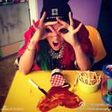 高清图：韩团BB成员太阳GD拍大片个性搞怪