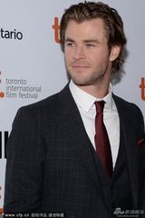 组图：《极速风流》首映“雷神”与妻子秀恩爱