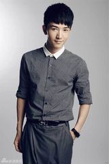 组图：许诺《某月某日》获好评 复古写真为宣传造势