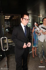 组图：黎耀祥离开法庭 直认2万友情价出席活动