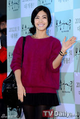 组图：允儿等助阵具惠善新片 南相美李尚允对戒抢眼