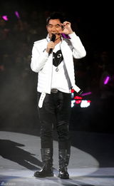 组图：郑秀文红馆个唱第九场 嘲笑任贤齐泳裤太露