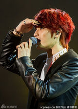 组图：金在中上海个唱展摇滚魅力 下厨喂粉丝