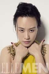 组图：邬君梅混搭大片 西装长裙展示多样人生