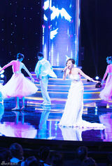 组图：张靓颖压轴献唱上影节 精湛演绎显气场