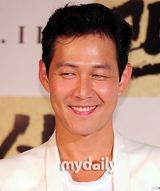 组图：宋康昊金慧秀等宣传《观相》 李钟硕参演