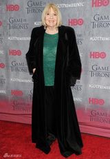 组图：《权力游戏》开播红毯 龙女俏皮瑟曦冷艳