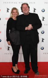 幻灯图：群星齐聚电影节之夜活动 布吉特举止出位