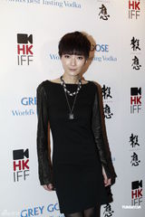 组图：黄秋生带儿子拍电影 杨千嬅力挺任贤齐