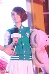 组图：黄雅莉自曝首次触电趣事