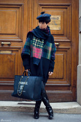 李宇春巴黎街拍写真 毛线帽俏皮可爱