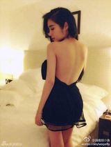 组图：越南网络红人小逸晒私照 童颜巨乳晒半球