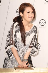 组图：阮经天郑元畅不逃兵役 林依晨否认搭售陈柏霖 