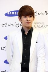 组图：INFINITE参加代言活动补过白色情人节