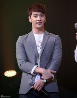 高清组图：韩组合2PM歌迷会互动 帅气秀劲歌热舞