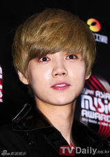 高清组图：EXO-M鹿晗迎接23周岁生日清新萌少年