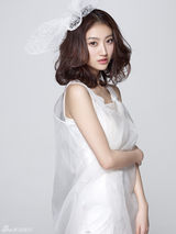 幻灯图：景甜上演甜蜜诱惑 时尚大片颇具潮人风范