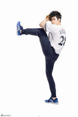 组图：张伦硕时尚写真 动感十足活力四射