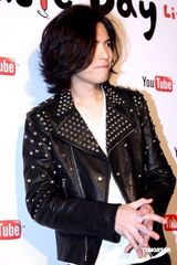 幻灯组图：萧敬腾着铆钉皮衣献唱 卢广仲瑶瑶泯恩仇