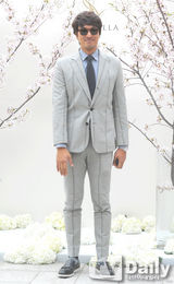 组图：韩星吴志浩大婚落泪 张赫等好友道贺