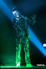 高清图：The Big Four红馆开唱 型女郑秀文助阵