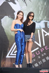 组图：萧亚轩亮相宣传新专辑 衣着性感娇俏妩媚