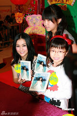 幻灯组图：谢安琪香港签唱会 矢口否认遭到TVB封杀