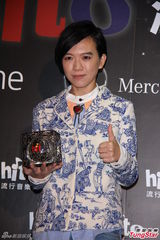 高清图：萧亚轩范玮琪五月天等亮相音乐颁奖礼