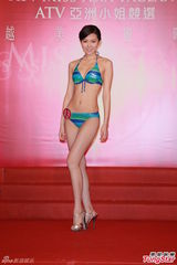 组图：候选亚姐泳装亮相 韩国选手压鼻否认整容