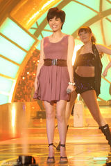 组图：徐怀钰正式宣告复出 上猪哥亮节目收4千元