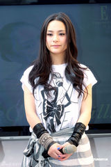 组图：阿娇被问玉照反应大 称要随时间“放低过去”