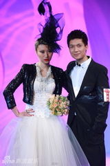 组图：中歌榜提名揭晓 尚雯婕李宇春等上演婚纱秀