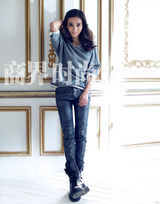 组图：女星冯文娟登时尚杂志凝神浅笑容颜清丽