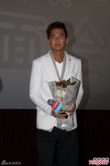 组图:钟汉良谈《爱神》湿吻戏与王子文心照不宣