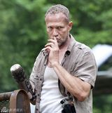 组图：《行尸走肉》曝剧照 丧尸造型惊悚刺激