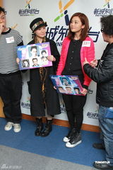 组图：Twins宣传新专辑阿娇否认被黎国辉追求