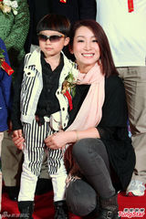 组图：秦海璐王新军合作新剧发布会秀甜蜜